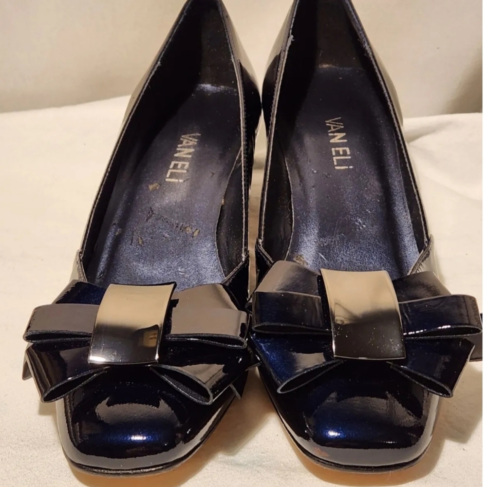 Vaneli Navy Blue Dafne Mirror Bow Kitten Heels, Size 7.5N